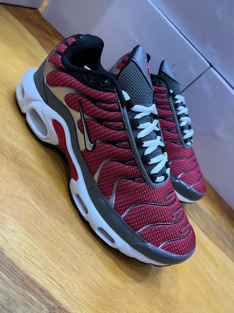 Men Shoe ( Tennis shoe)